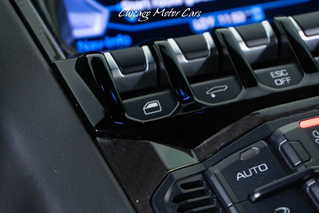 2016 Lamborghini Aventador