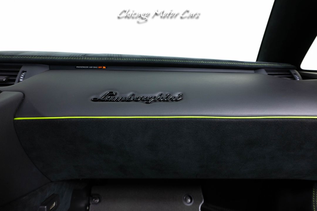 2016 Lamborghini Aventador