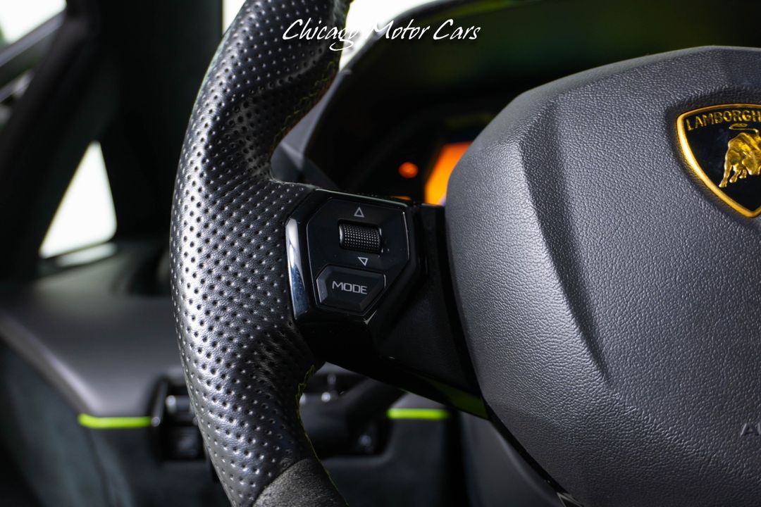 2016 Lamborghini Aventador