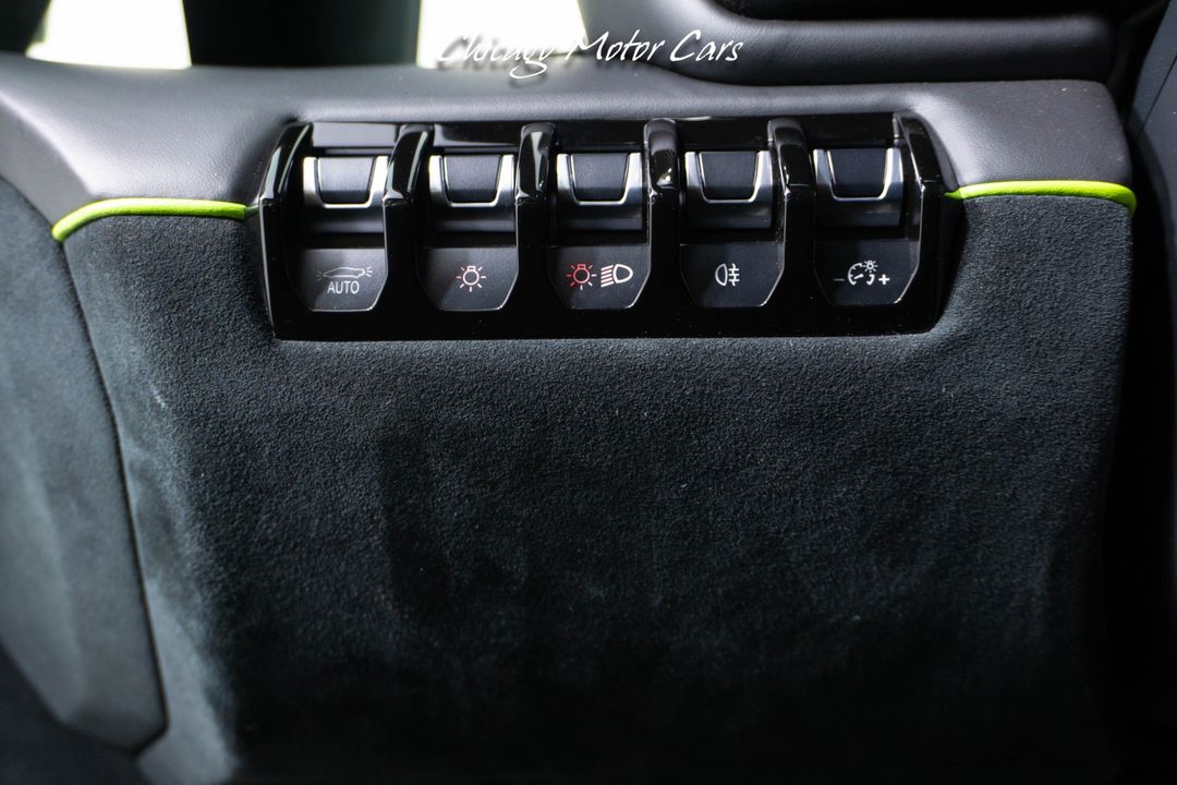 2016 Lamborghini Aventador