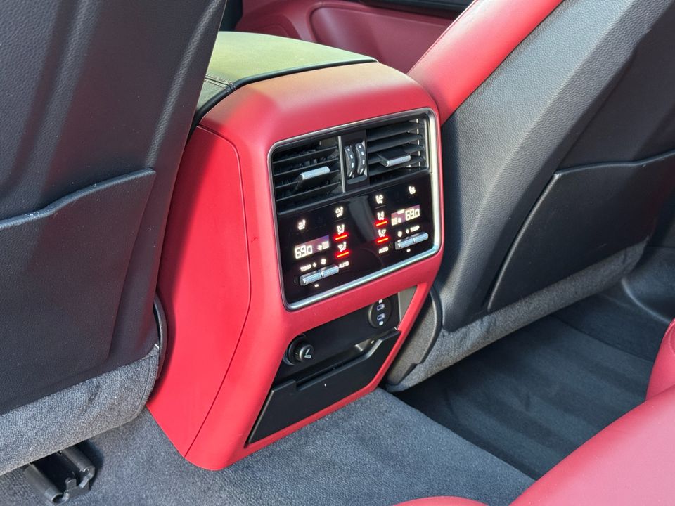 2022 Porsche Cayenne Platinum Edition Coupe