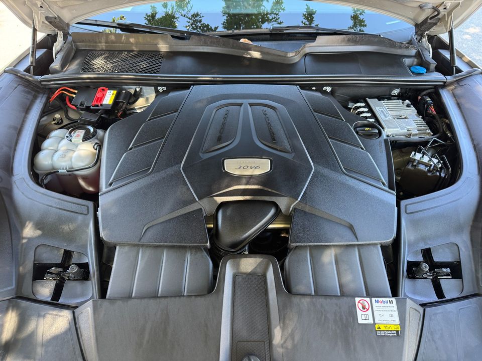 2022 Porsche Cayenne Platinum Edition Coupe