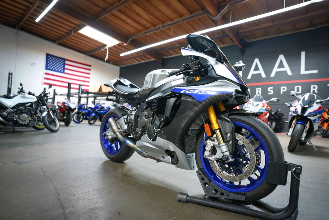 2017 Yamaha YZF-R1M