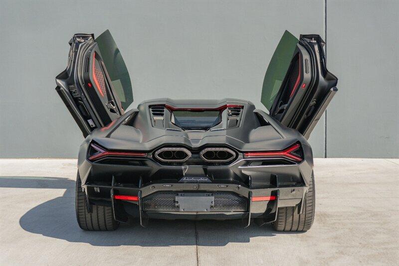 2024 Lamborghini Revuelto