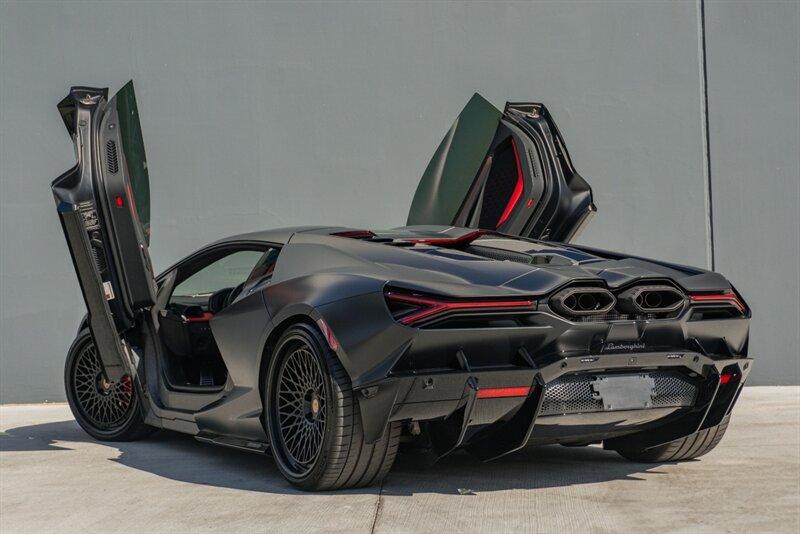 2024 Lamborghini Revuelto