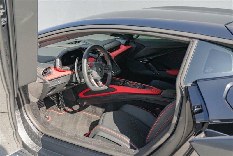 2024 Lamborghini Revuelto