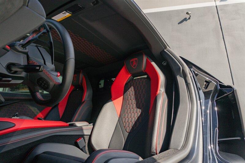 2024 Lamborghini Revuelto