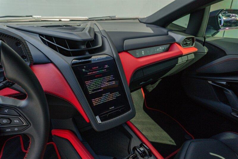 2024 Lamborghini Revuelto