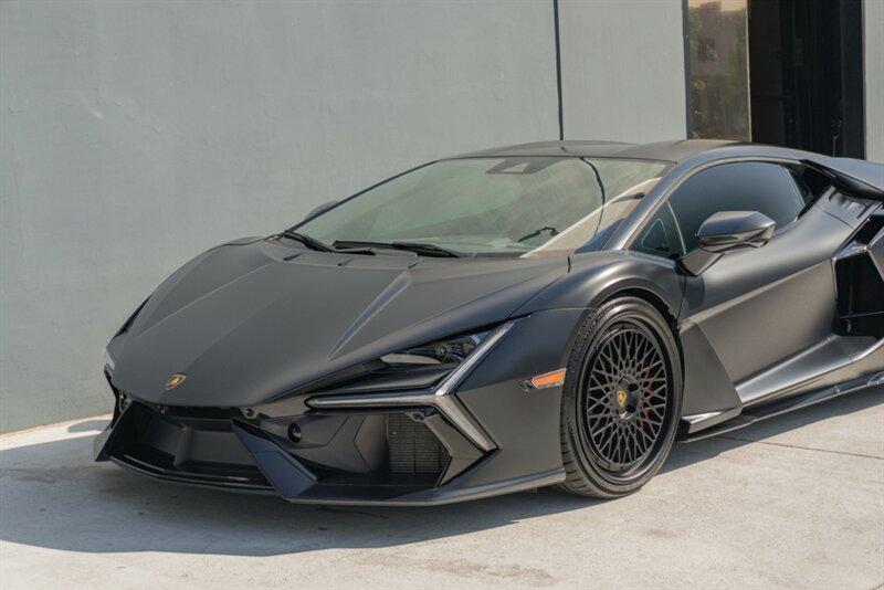 2024 Lamborghini Revuelto