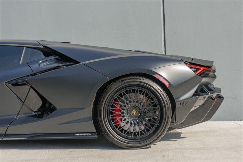 2024 Lamborghini Revuelto