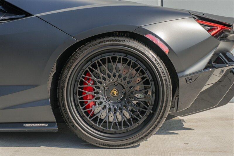 2024 Lamborghini Revuelto