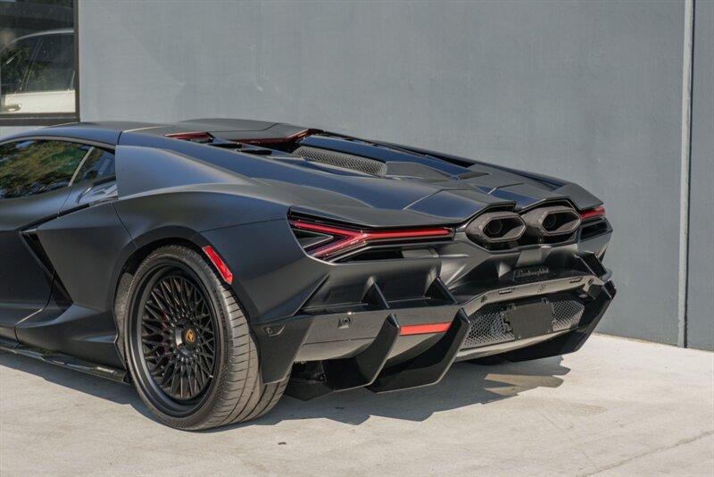 2024 Lamborghini Revuelto