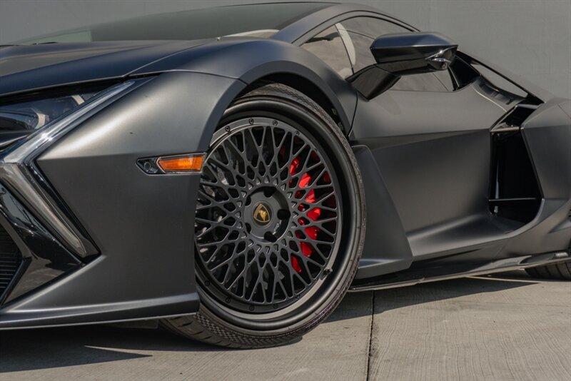 2024 Lamborghini Revuelto