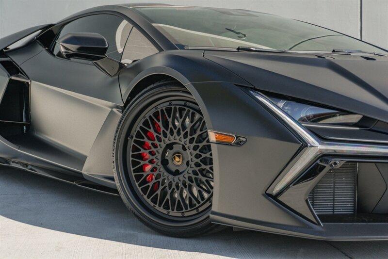 2024 Lamborghini Revuelto