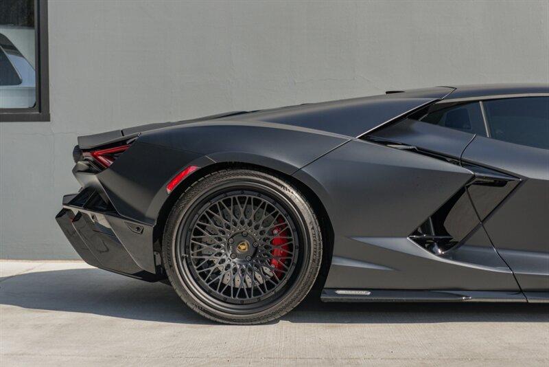 2024 Lamborghini Revuelto