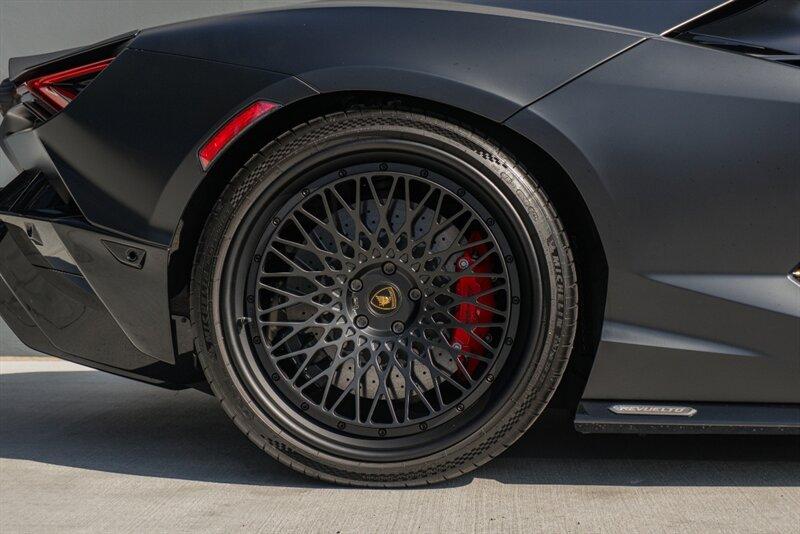 2024 Lamborghini Revuelto