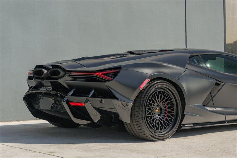 2024 Lamborghini Revuelto