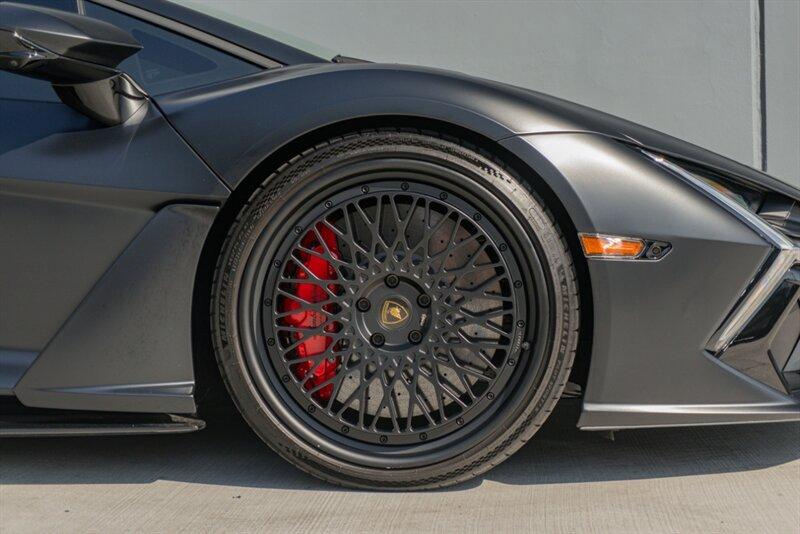 2024 Lamborghini Revuelto