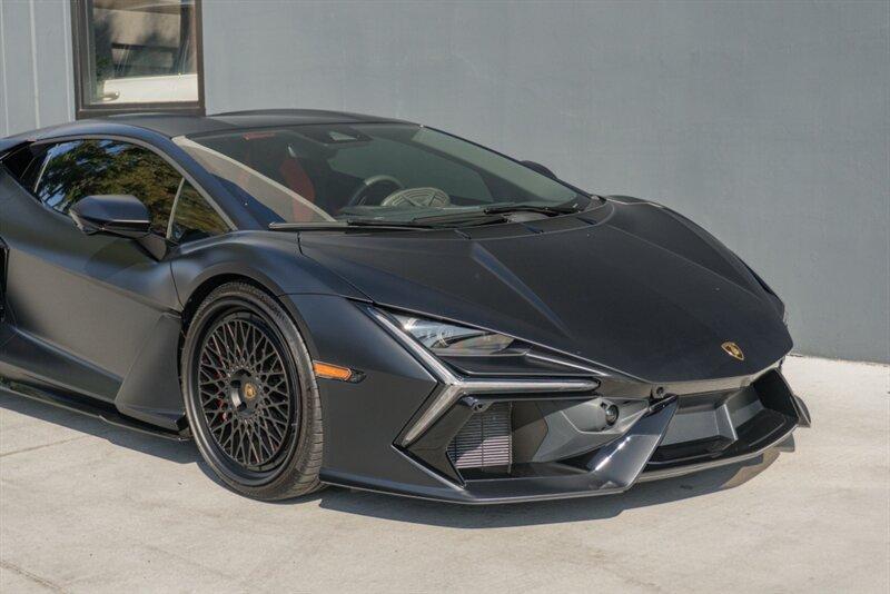 2024 Lamborghini Revuelto