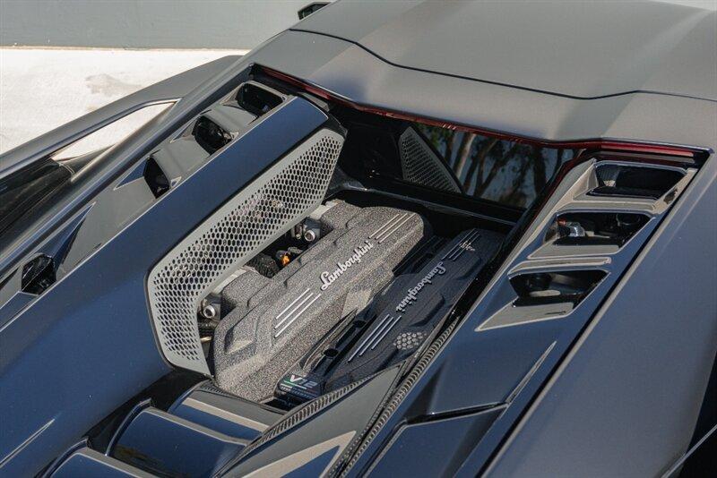 2024 Lamborghini Revuelto