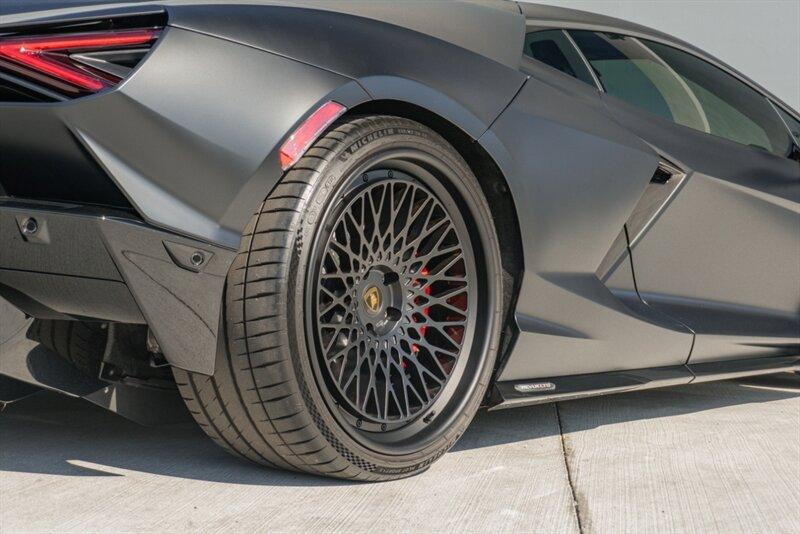 2024 Lamborghini Revuelto