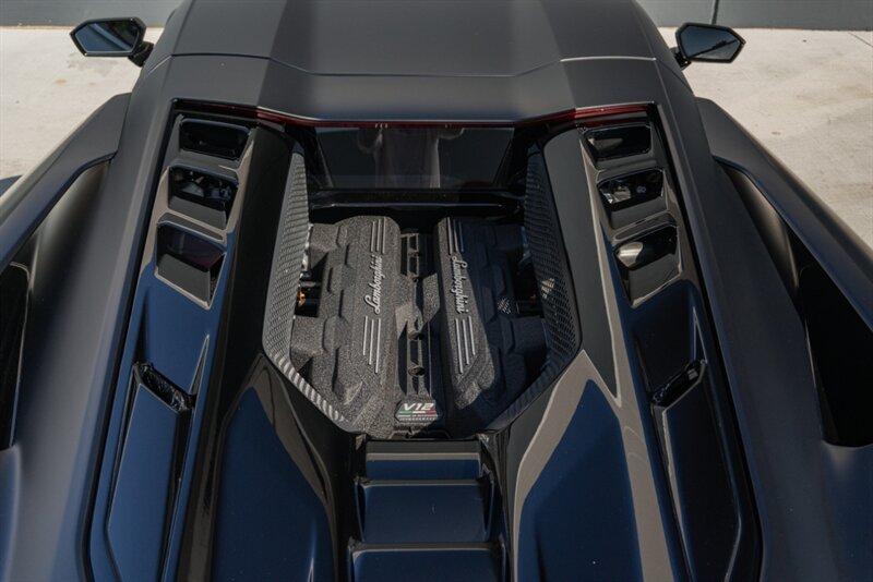 2024 Lamborghini Revuelto