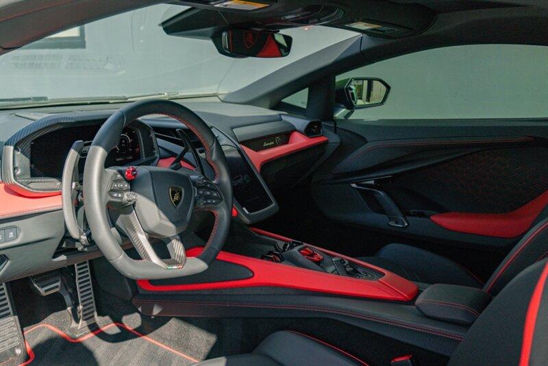 2024 Lamborghini Revuelto