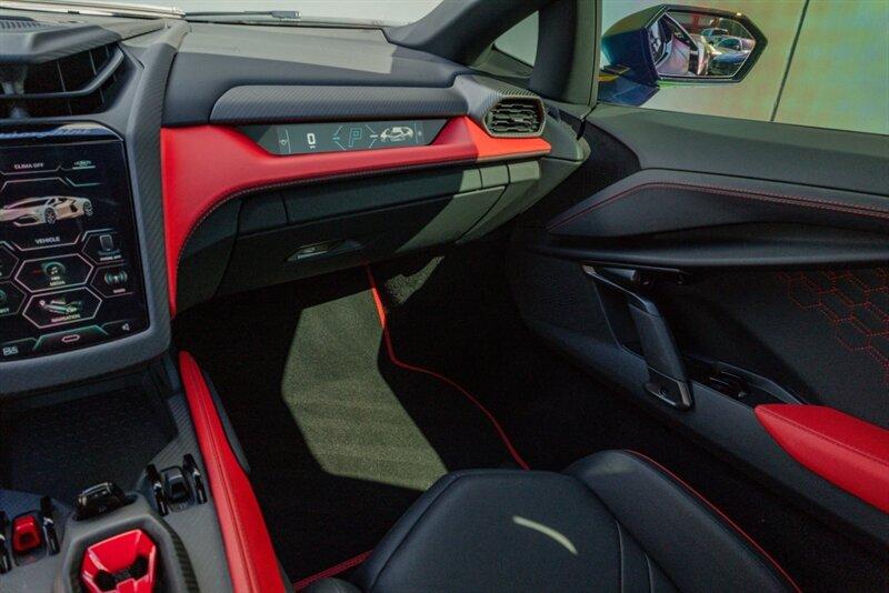 2024 Lamborghini Revuelto