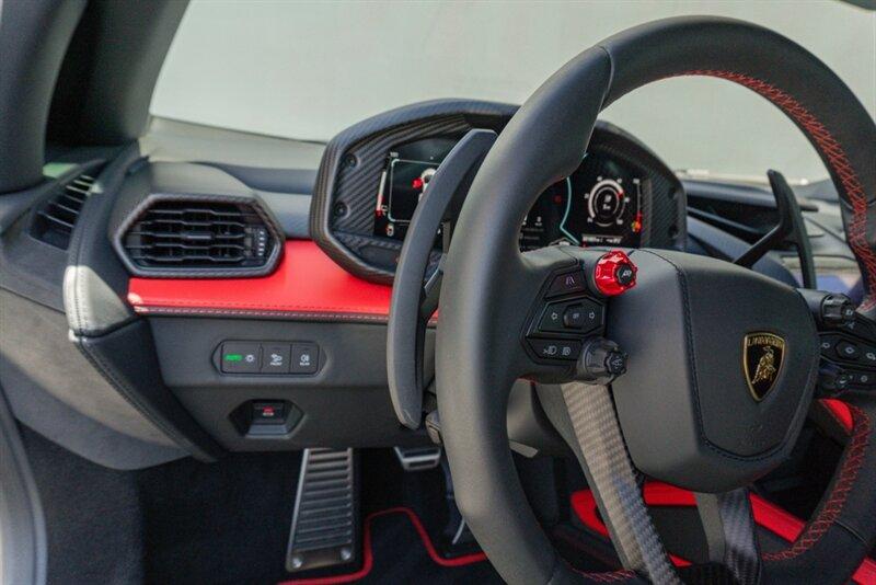 2024 Lamborghini Revuelto