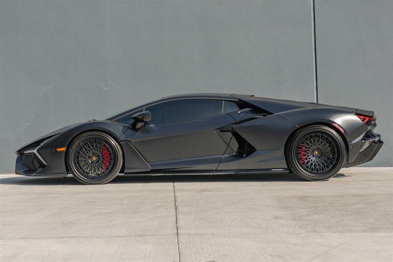 2024 Lamborghini Revuelto