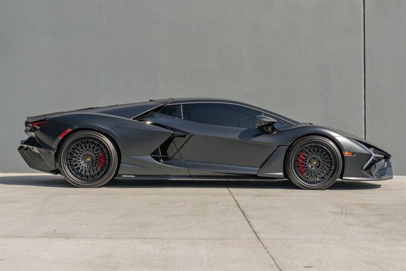 2024 Lamborghini Revuelto