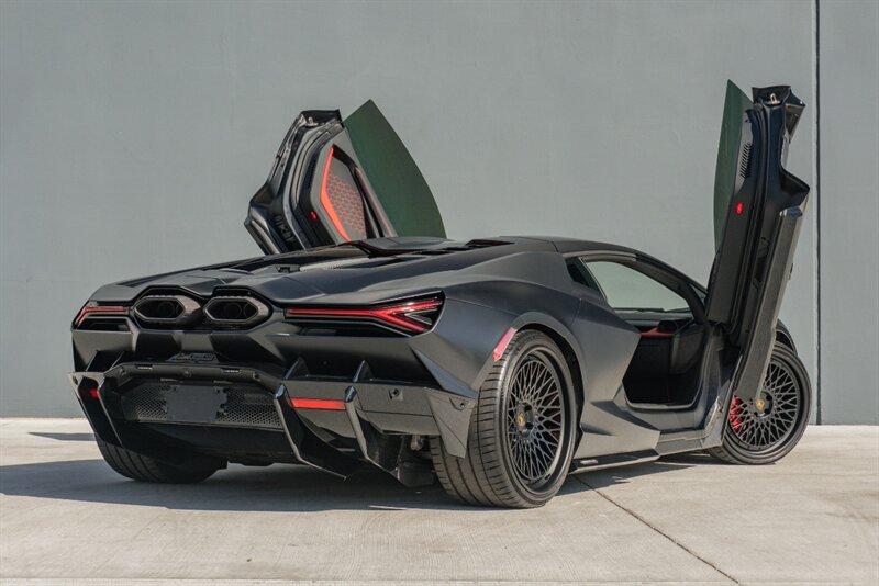 2024 Lamborghini Revuelto