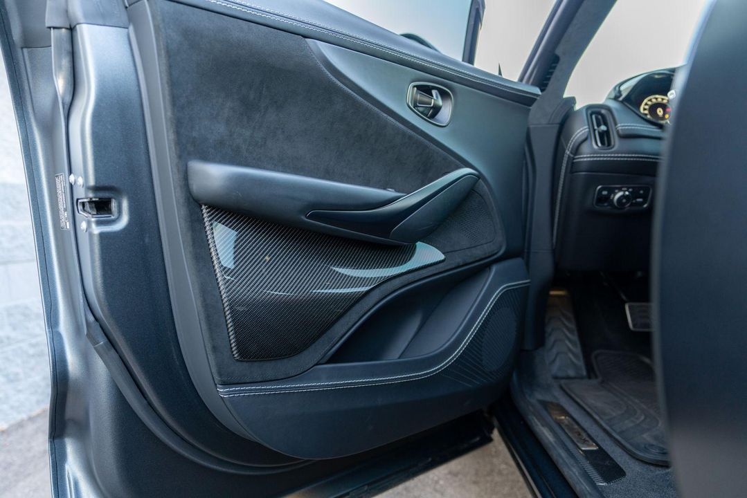 2023 Aston Martin DBX