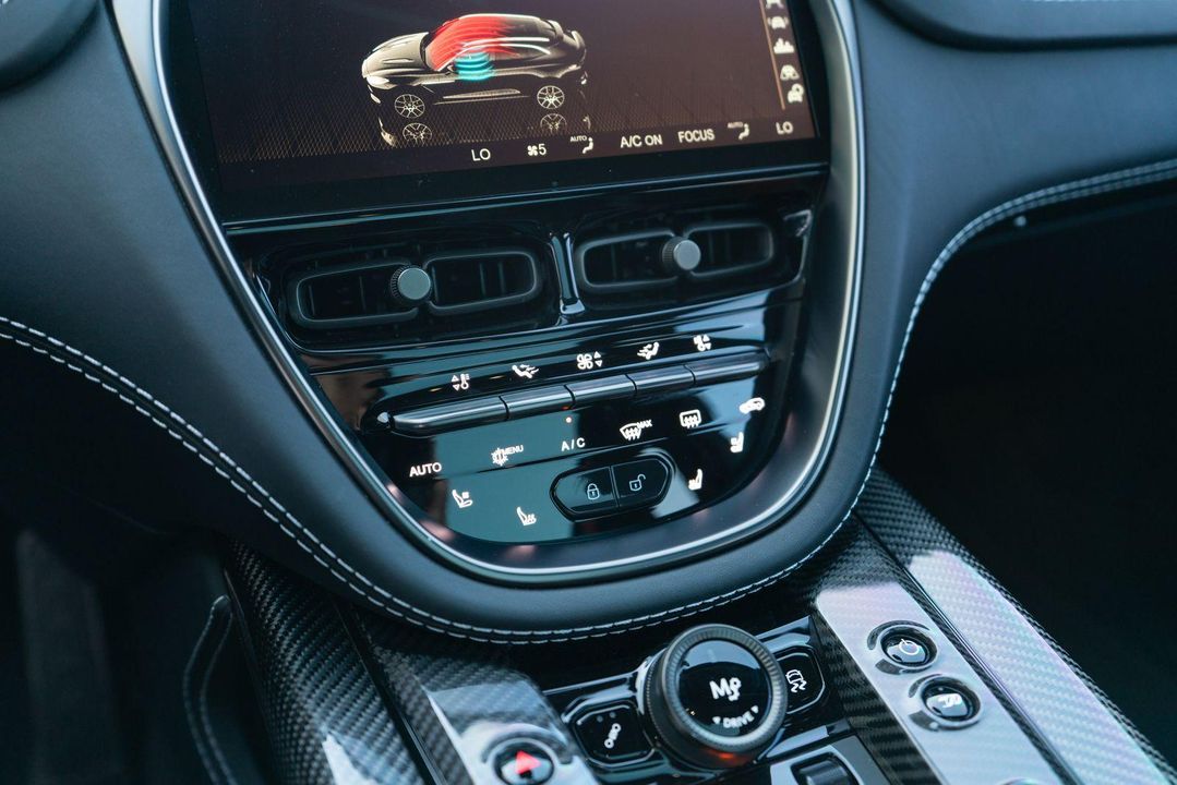 2023 Aston Martin DBX