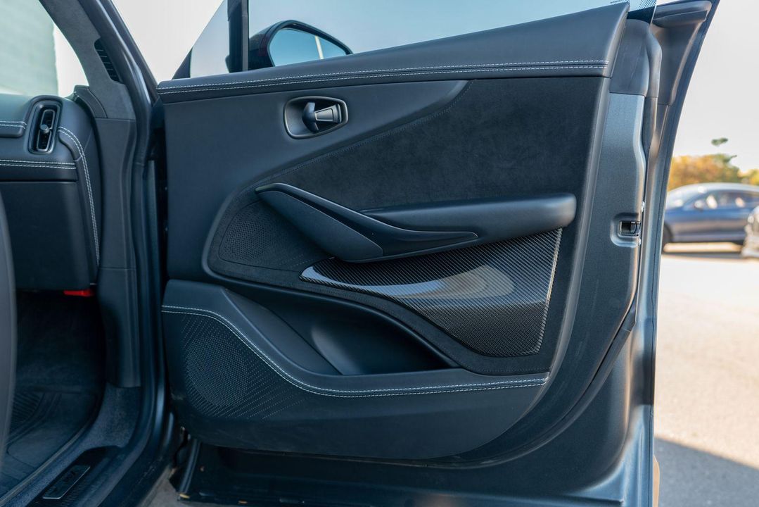 2023 Aston Martin DBX