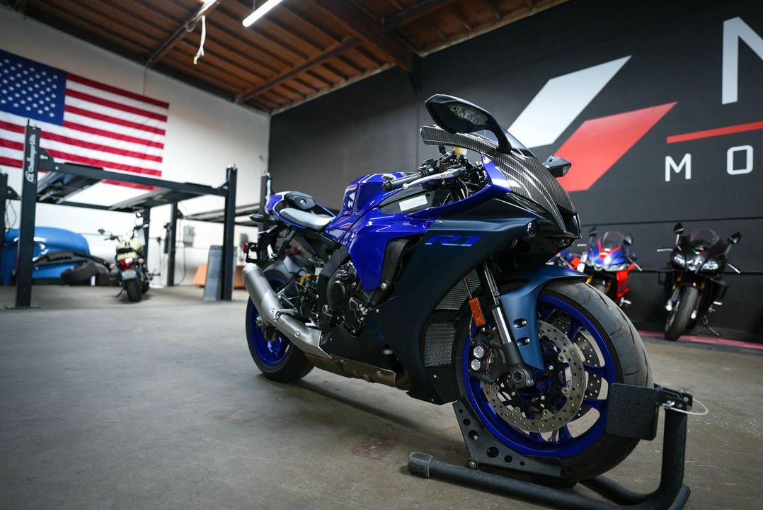 2023 Yamaha YZF-R1