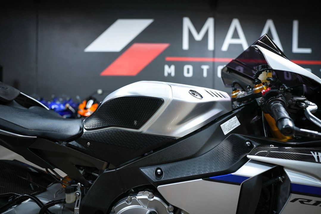2016 Yamaha YZF-R1M