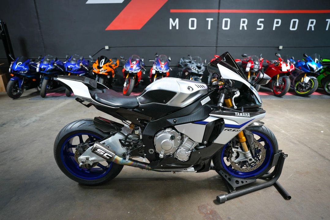 2016 Yamaha YZF-R1M