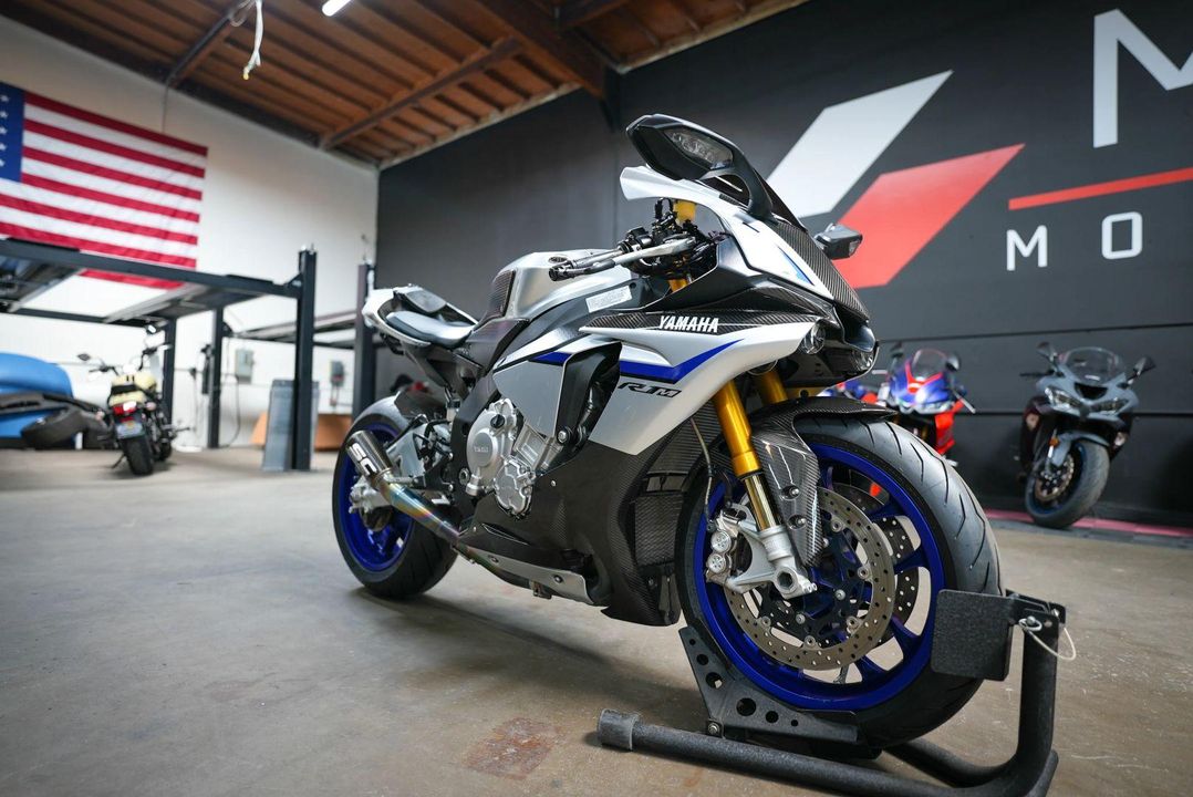 2016 Yamaha YZF-R1M