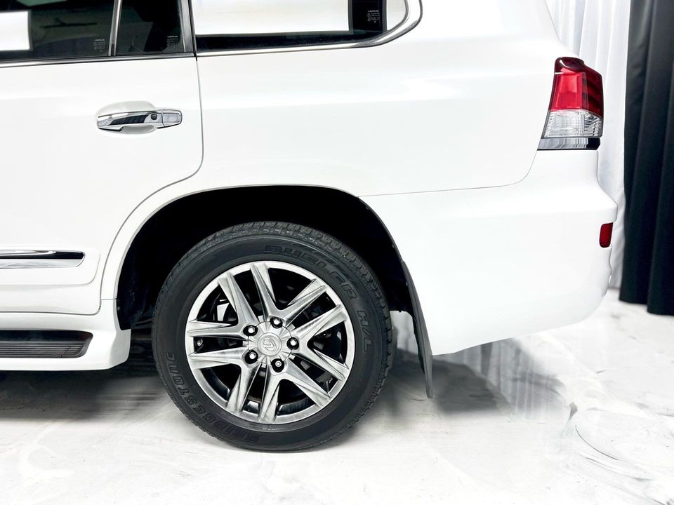 2013 Lexus LX 570