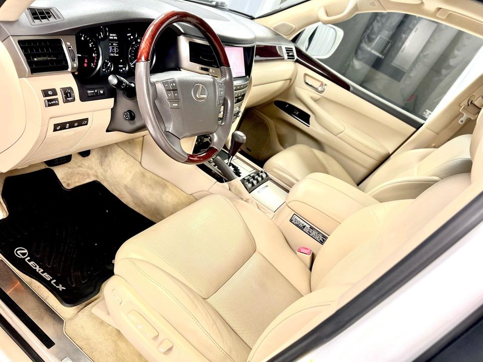 2013 Lexus LX 570