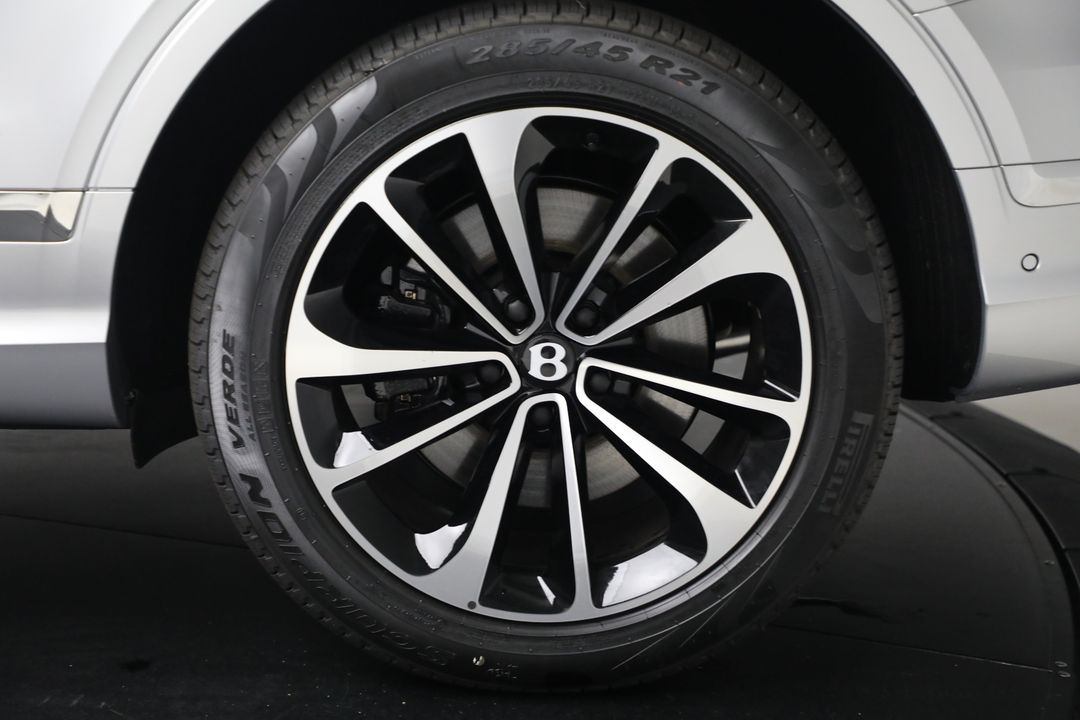 2025 Bentley Bentayga EWB