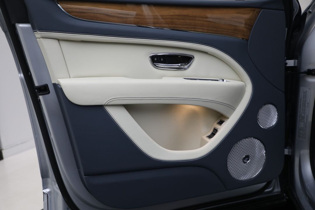 2025 Bentley Bentayga EWB