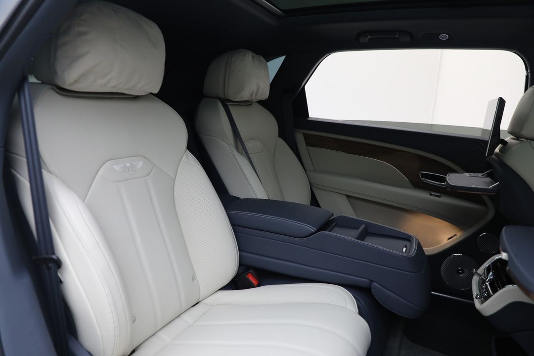 2025 Bentley Bentayga EWB