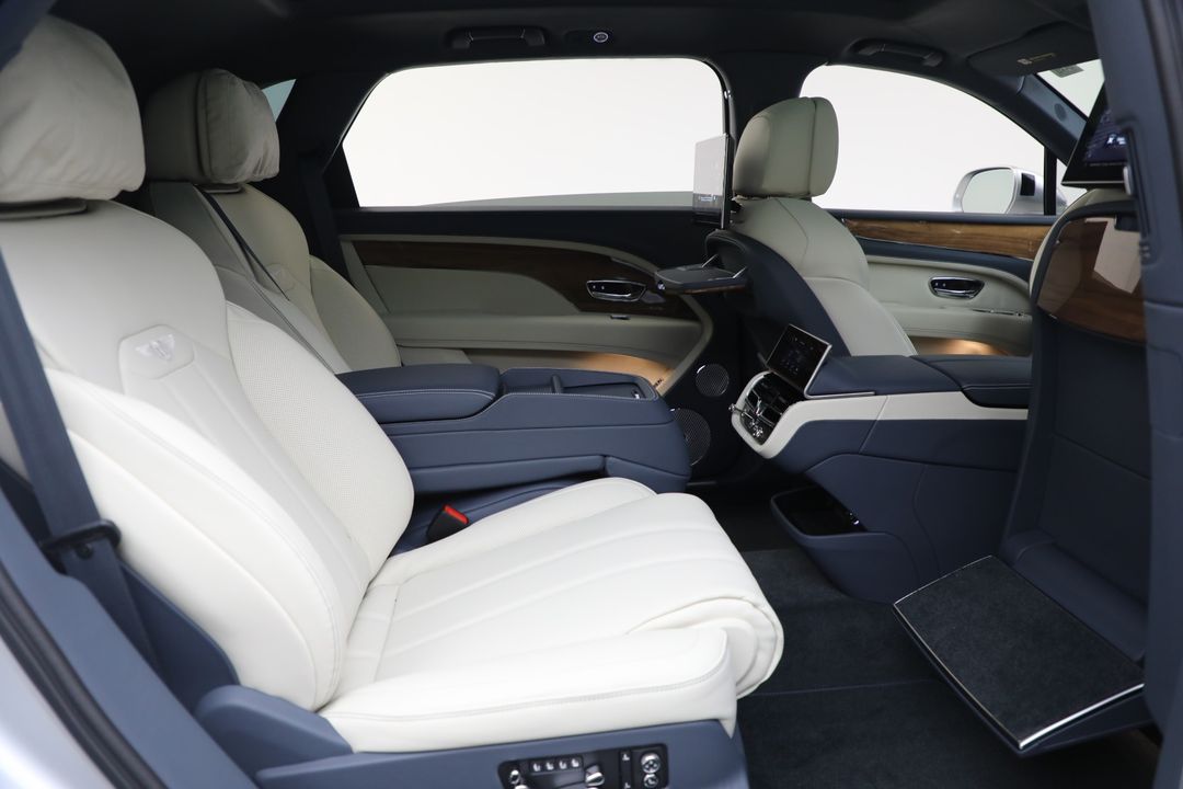 2025 Bentley Bentayga EWB