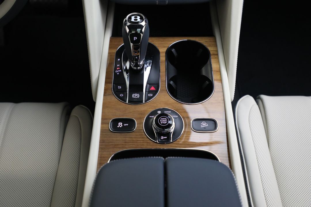 2025 Bentley Bentayga EWB