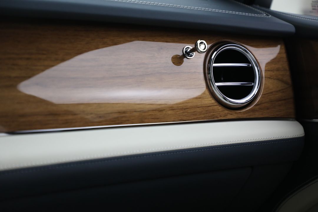 2025 Bentley Bentayga EWB