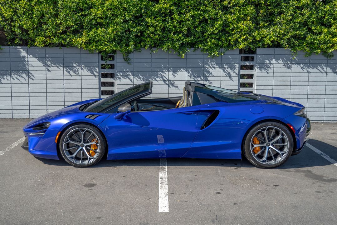 2025 McLaren Artura Spider