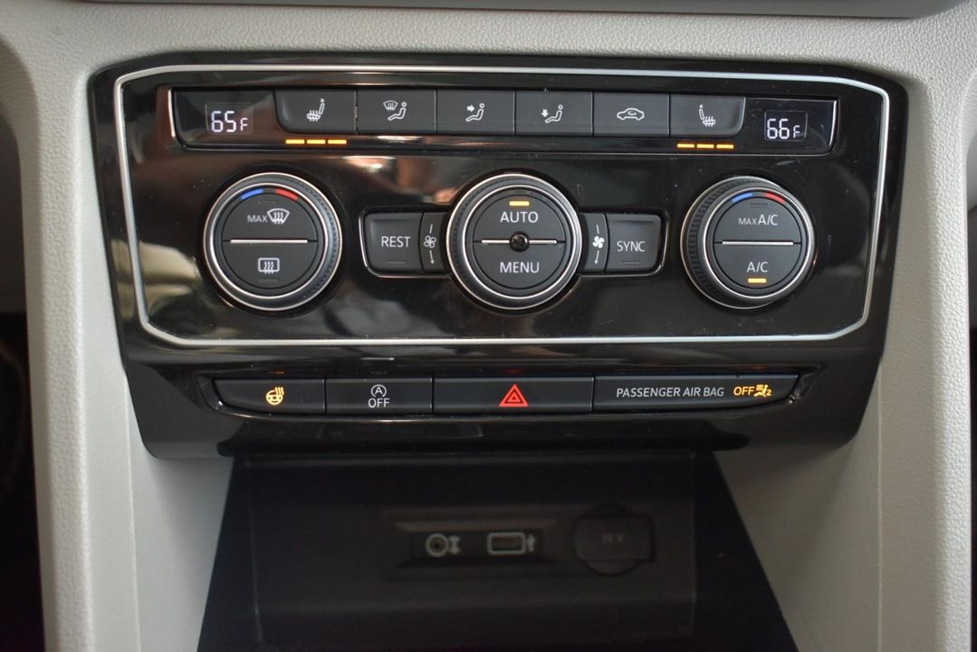 2019 Volkswagen Atlas 3.6L V6 SEL 4MOTION, ONE OWNER, LOW MILEAGE, WELL-MAINTAINED WITH REG
