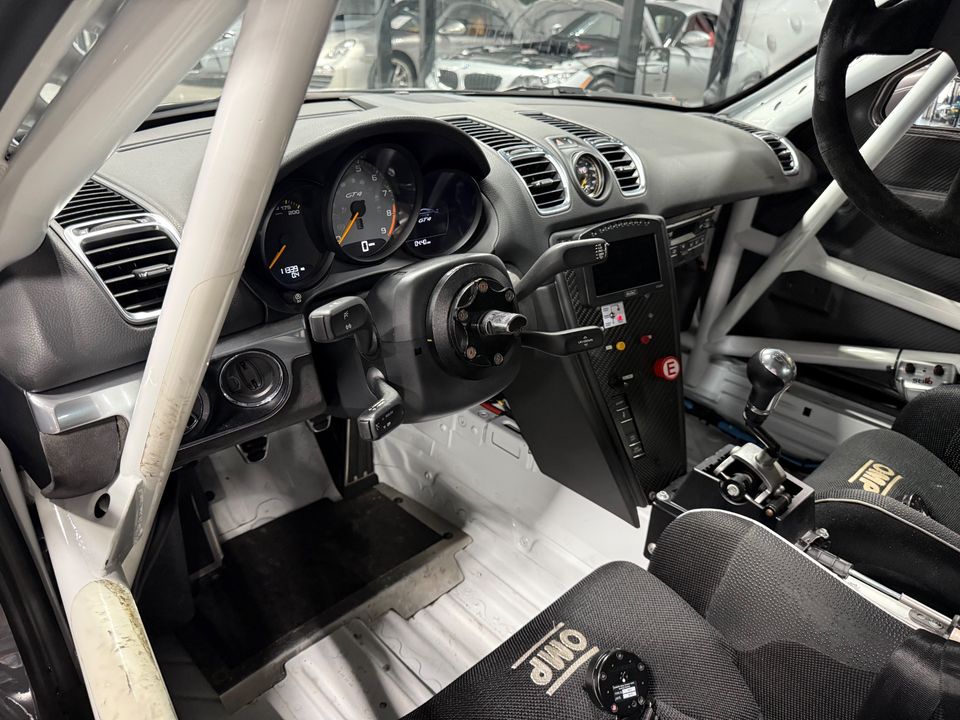 2016 PORSCHE CAYMAN GT4